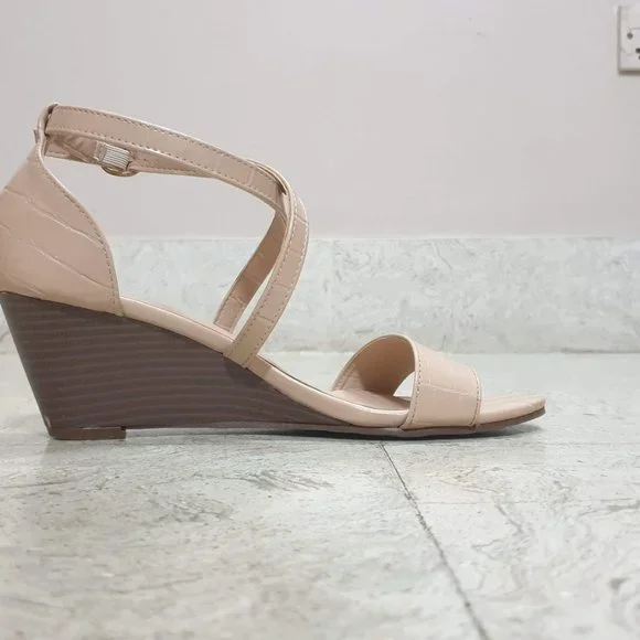 Women Beige Croc Textured Mid-Top Wedges Heels - Picture 3 of 9